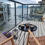 Flott Mellom Sjo Og Fjell *