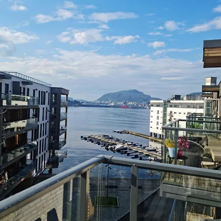 Flott Mellom Sjo Og Fjell Апартаменты *